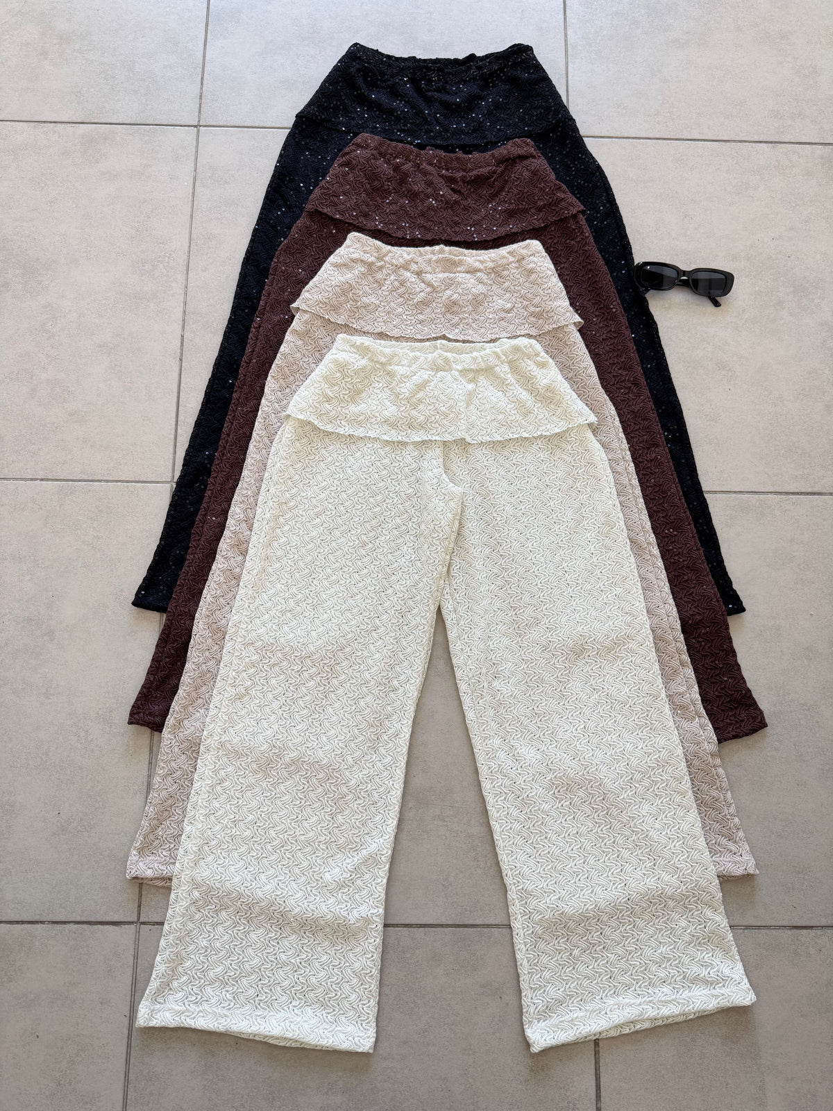 PANTALÓN CON VOLADO