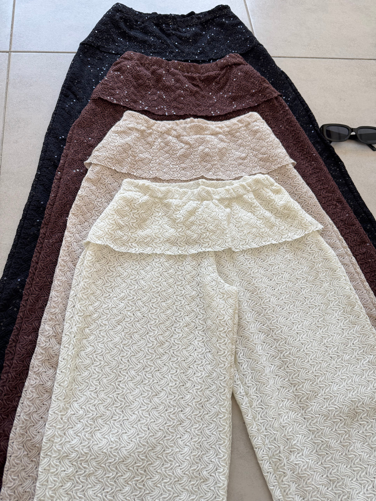 PANTALÓN CON VOLADO