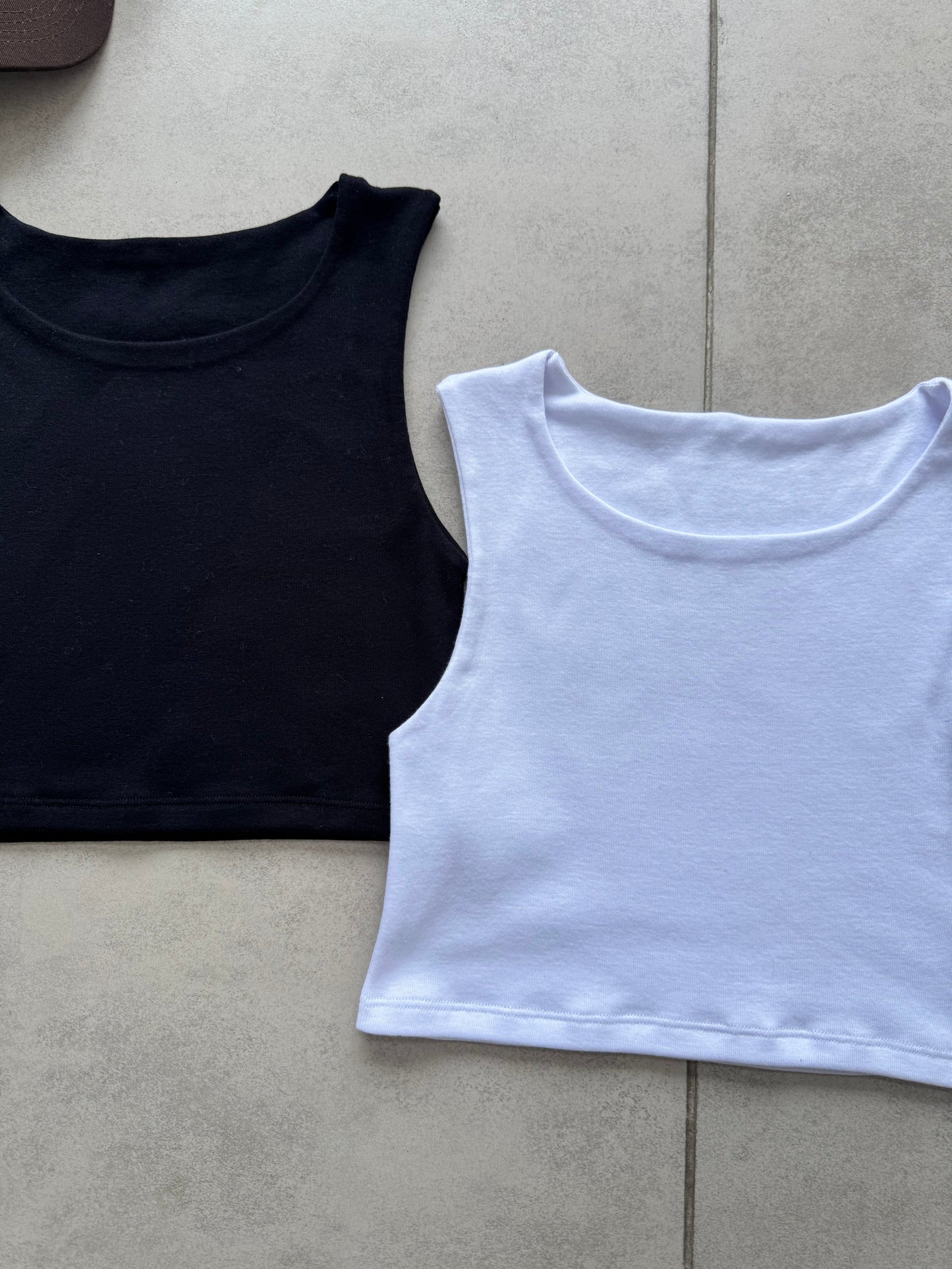 MUSCULOSA EMBOLSADA CORTA
