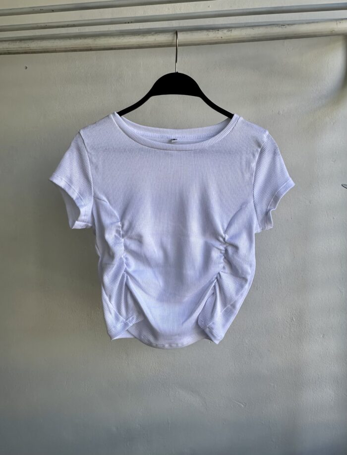 remera con frunce