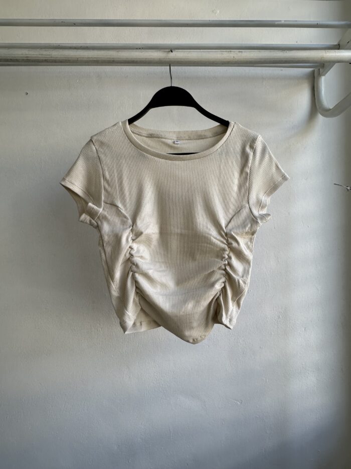 remera con frunce