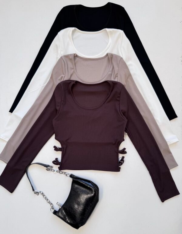 CAMISETA CON ARGOLLAS